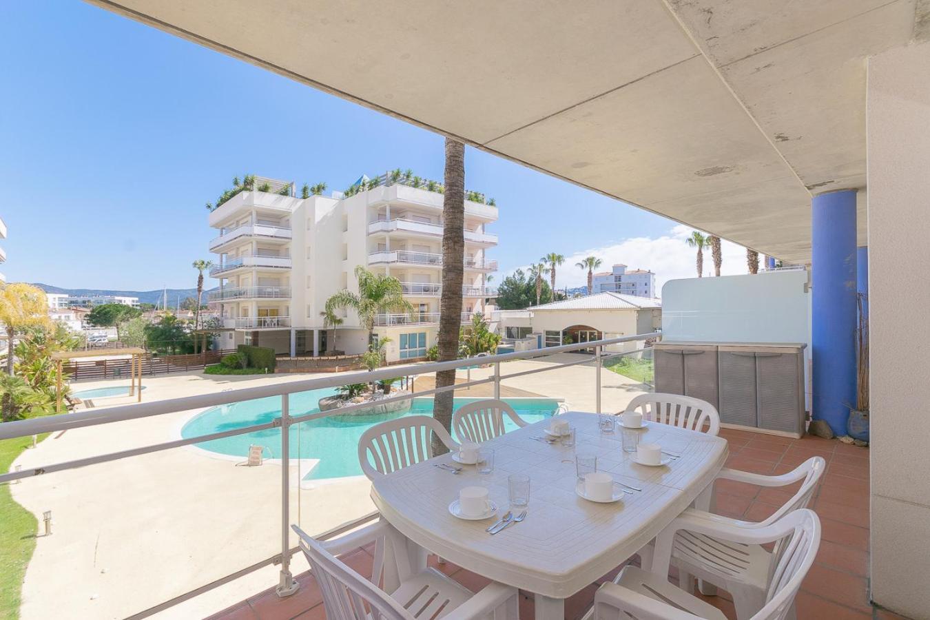 Bonito Aparatamento Con Vistas A La Piscina Av-70 Roses